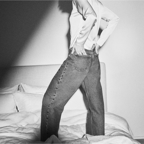 A&F Curve Love Barrel Jean - 26L - Picture 4 of 4